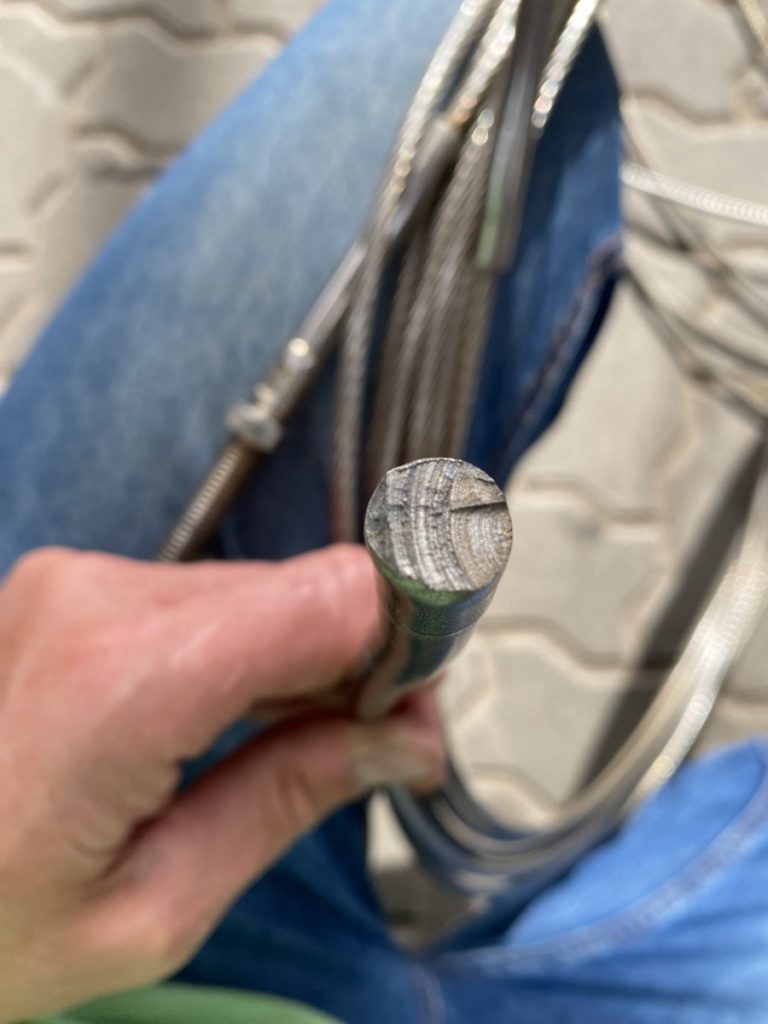 Mastbruch durch Versagen eines T-Terminals Mastbruch durch Versagen eines T-Terminals